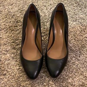 Perfect Leather Banana Republic black heels ✨